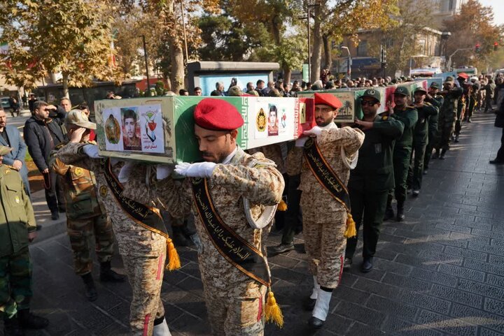 تصاویر / تشییع شهدای گمنام توسط مردم استان قزوین