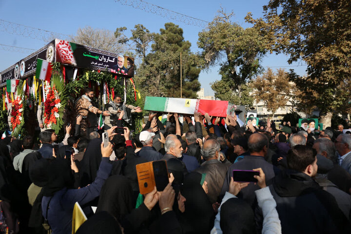 تصاویر / تشییع شهدای گمنام توسط مردم استان قزوین