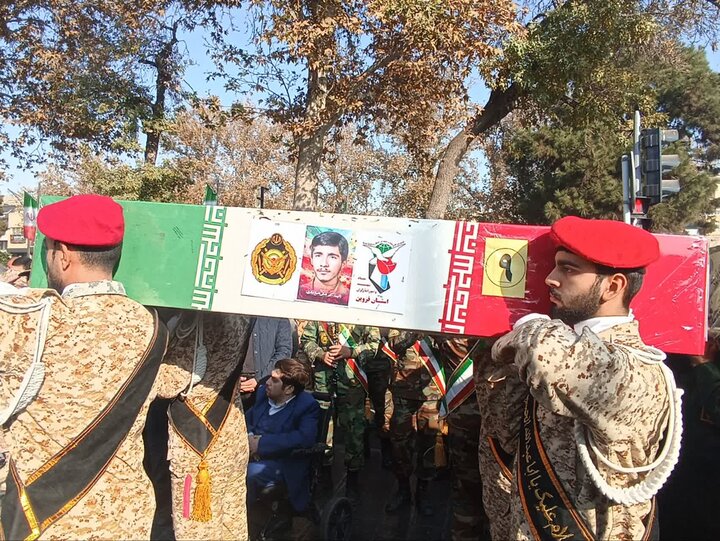 تصاویر / تشییع شهدای گمنام توسط مردم استان قزوین