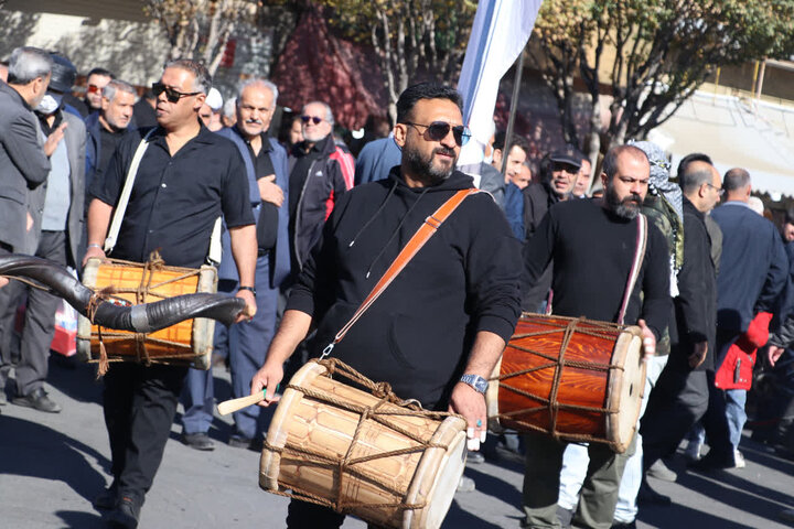 جلوه ای از شکوه تشییع شهدای فاطمی در اراک