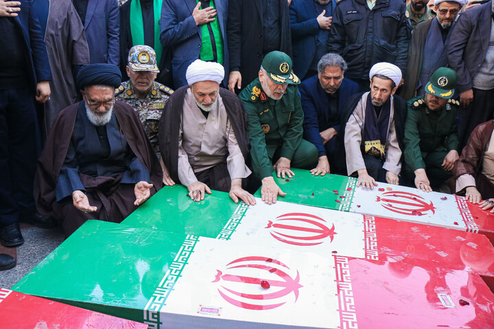 تصاویر/ تشییع پیکر مطهر شهدای گمنام در قم-2