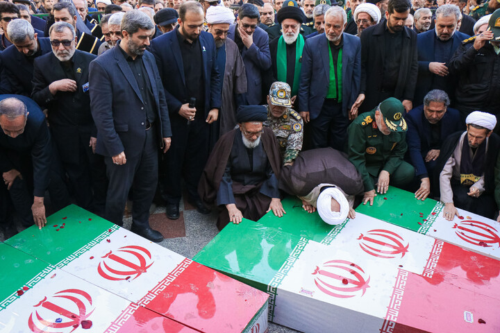 تصاویر/ تشییع پیکر مطهر شهدای گمنام در قم-2