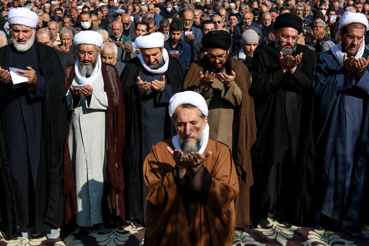 تصاویر / اقامه نماز باران توسط نماینده ولی فقیه در استان قزوین