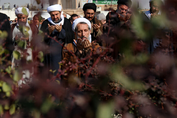 تصاویر / اقامه نماز باران توسط نماینده ولی فقیه در استان قزوین