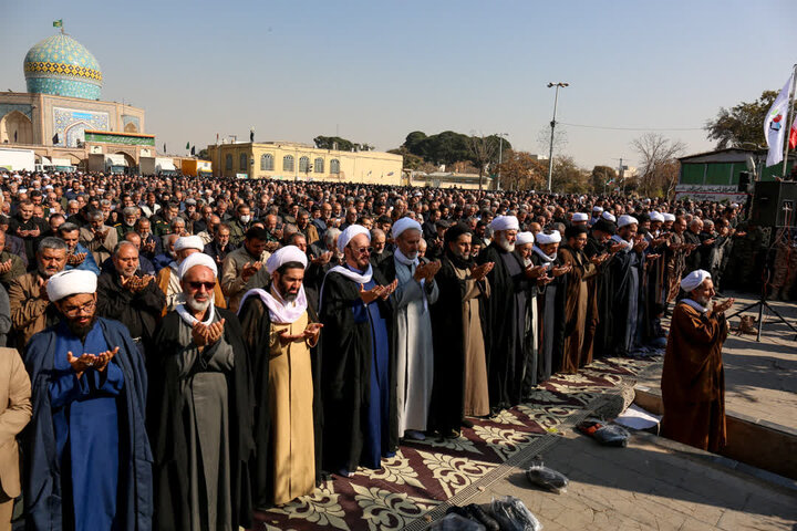 تصاویر / اقامه نماز باران توسط نماینده ولی فقیه در استان قزوین