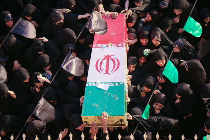 تصاویر/ تدفین شهید گمنام در مدسه علمیه آمنه