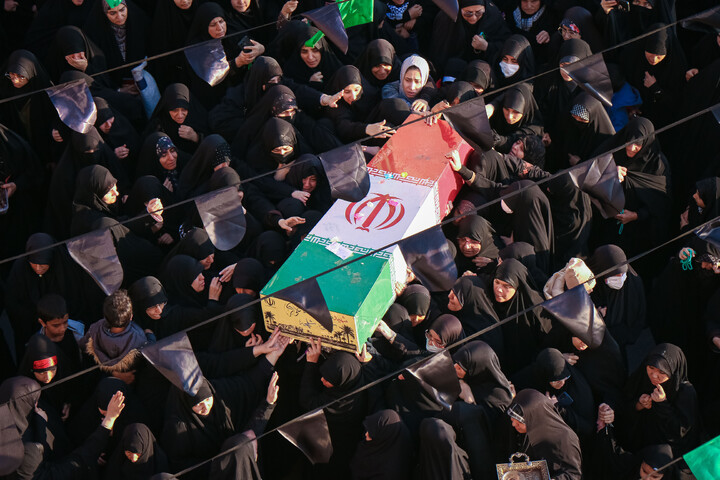 تصاویر/ تدفین شهید گمنام در مدسه علمیه آمنه