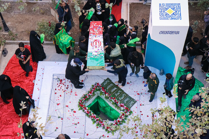 تصاویر/ تدفین شهید گمنام در مدسه علمیه آمنه
