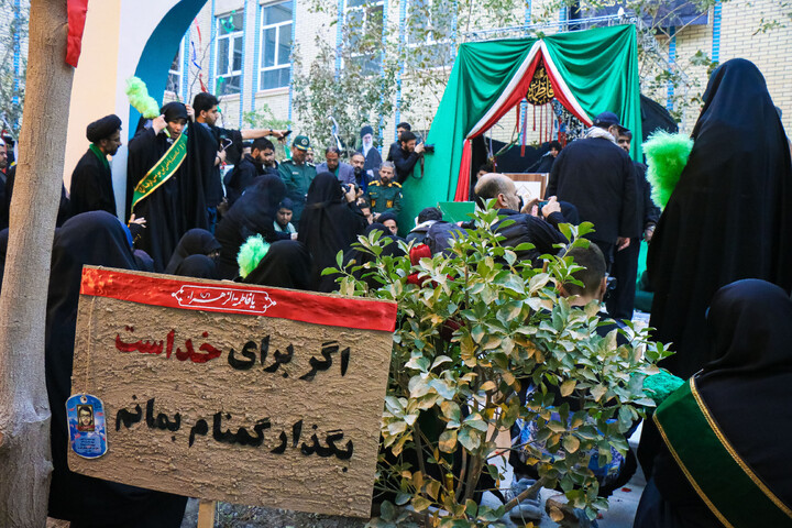 تصاویر/ تدفین شهید گمنام در مدسه علمیه آمنه