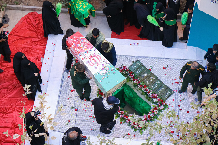 تصاویر/ تدفین شهید گمنام در مدسه علمیه آمنه