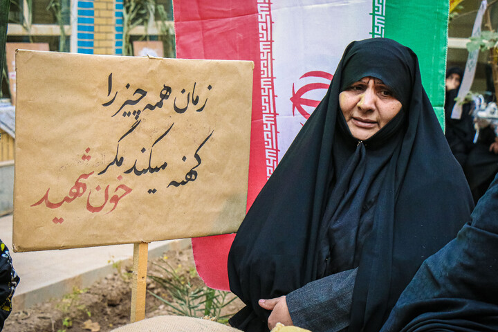 تصاویر/ تدفین شهید گمنام در مدسه علمیه آمنه