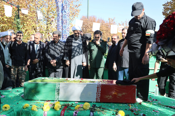 تصاویر / تشیین و تدفین شهید گمنام در شهرک الوند همدان