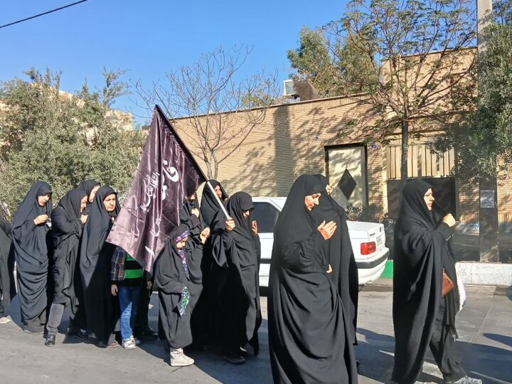 تصاویر/حضور طلاب ساوجی در حرکت کاروان غم در ساوه