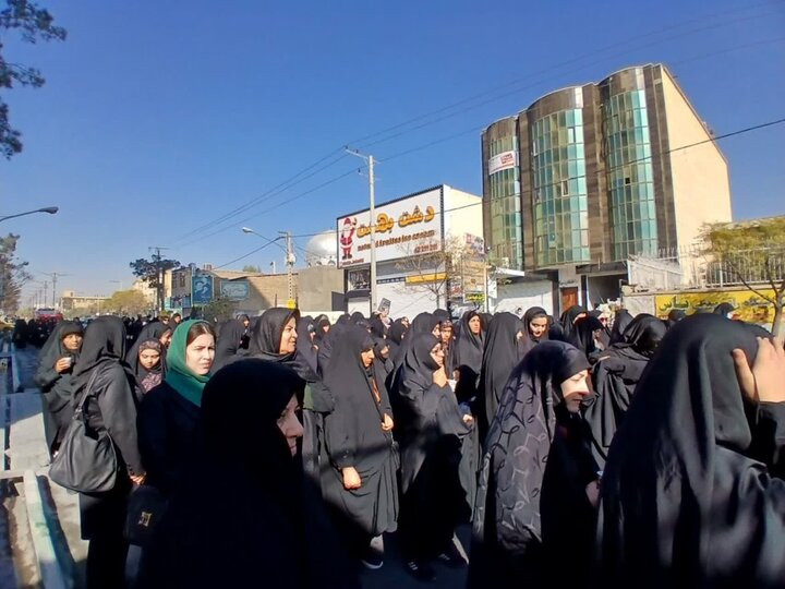 تصاویر/حضور طلاب ساوجی در حرکت کاروان غم در ساوه