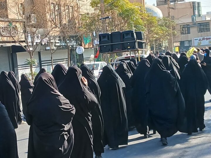 تصاویر/حضور طلاب ساوجی در حرکت کاروان غم در ساوه