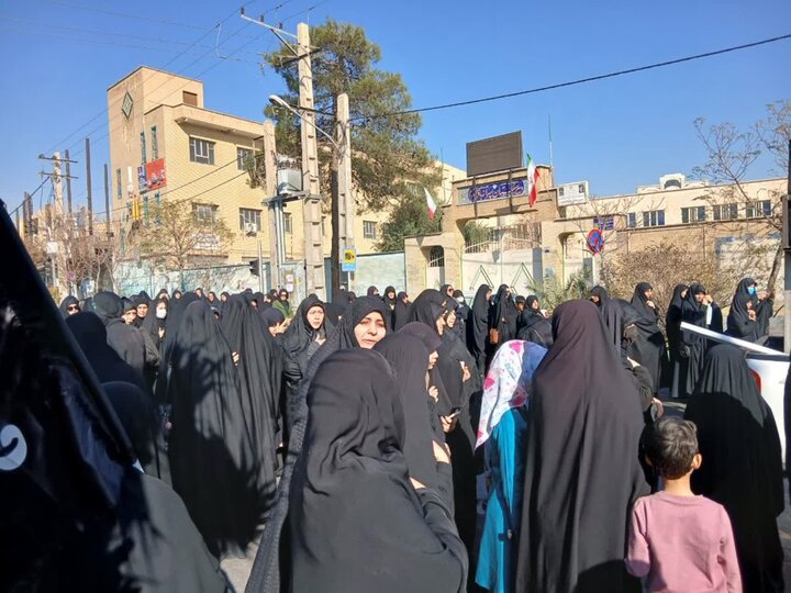 تصاویر/حضور طلاب ساوجی در حرکت کاروان غم در ساوه