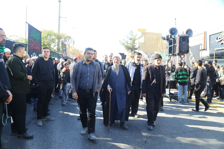 أهالي قم يشاركون في موكب استشهاد "الصدّيقة الطاهرة" (عليها السلام) بحضور آية الله العظمى وحيد الخراساني