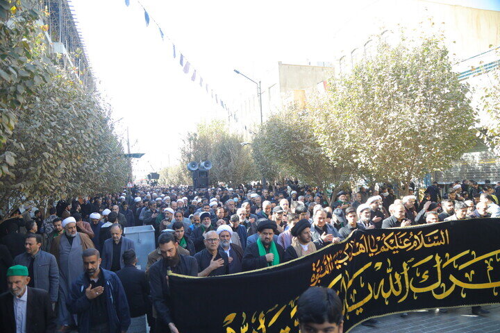 أهالي قم يشاركون في موكب استشهاد "الصدّيقة الطاهرة" (عليها السلام) بحضور آية الله العظمى وحيد الخراساني