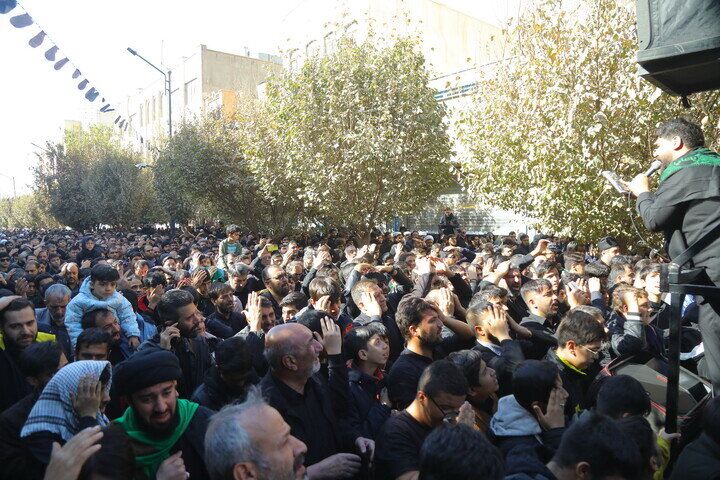 أهالي قم يشاركون في موكب استشهاد "الصدّيقة الطاهرة" (عليها السلام) بحضور آية الله العظمى وحيد الخراساني