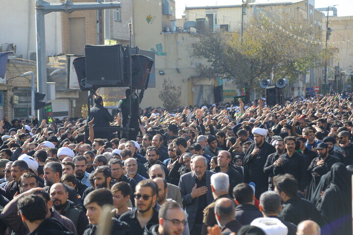 أهالي قم يشاركون في موكب استشهاد "الصدّيقة الطاهرة" (عليها السلام) بحضور آية الله العظمى وحيد الخراساني