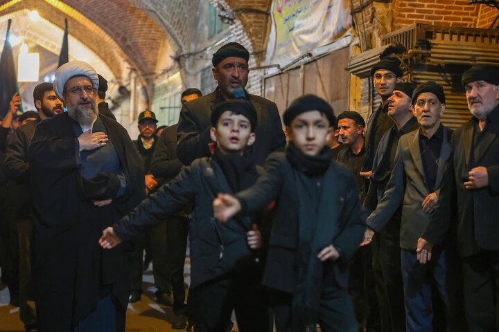 تصاویر |  عزاداری دستجات حسینی در بازار بزرگ تبریز