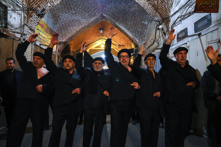 تصاویر |  عزاداری دستجات حسینی در بازار بزرگ تبریز