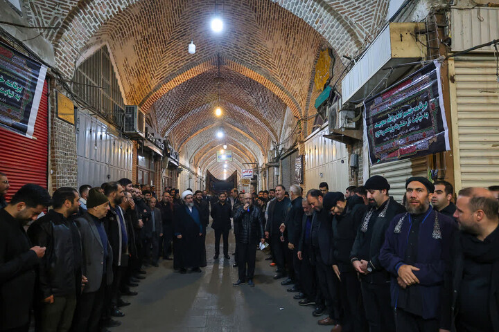 تصاویر |  عزاداری دستجات حسینی در بازار بزرگ تبریز