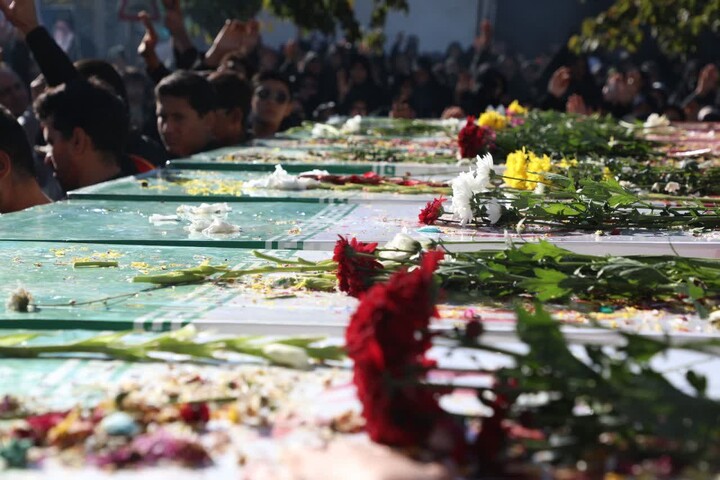 تصاویر/ آیین تشییع پیکر مطهر ۸ شهید گمنام دفاع مقدس در سمنان