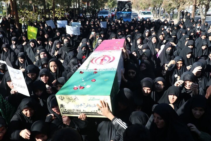 تصاویر/ آیین تشییع پیکر مطهر ۸ شهید گمنام دفاع مقدس در سمنان