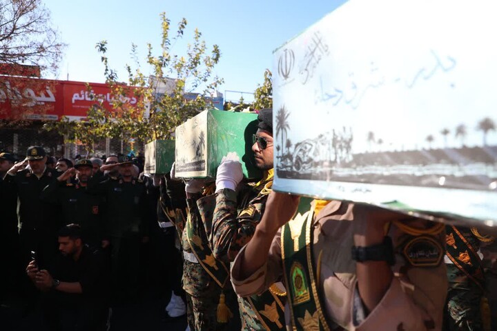 تصاویر/ آیین تشییع پیکر مطهر ۸ شهید گمنام دفاع مقدس در سمنان