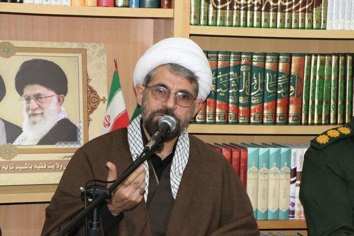 تصاویر /  دیدار بسیجیان و سپاهان با امام جمعه شهرستان خرمدره