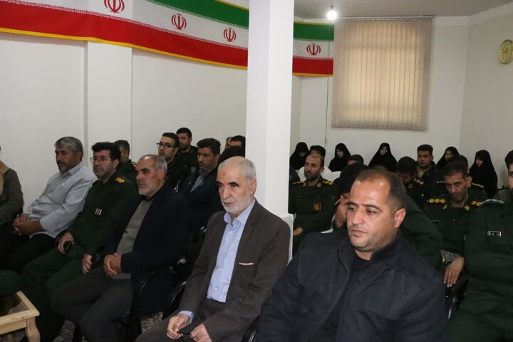 تصاویر /  دیدار بسیجیان و سپاهان با امام جمعه شهرستان خرمدره