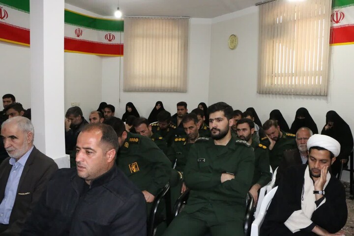 تصاویر /  دیدار بسیجیان و سپاهان با امام جمعه شهرستان خرمدره
