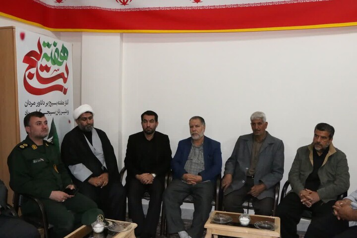 تصاویر /  دیدار بسیجیان و سپاهان با امام جمعه شهرستان خرمدره