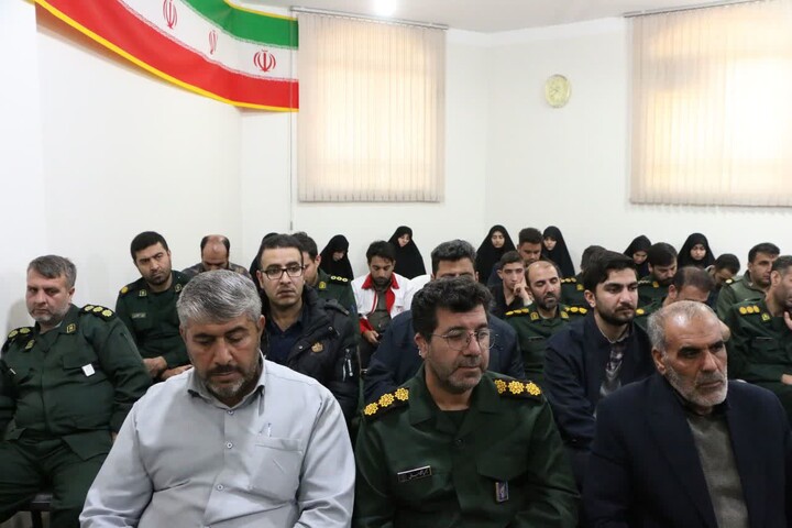 تصاویر /  دیدار بسیجیان و سپاهان با امام جمعه شهرستان خرمدره