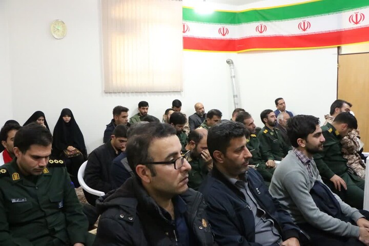 تصاویر /  دیدار بسیجیان و سپاهان با امام جمعه شهرستان خرمدره