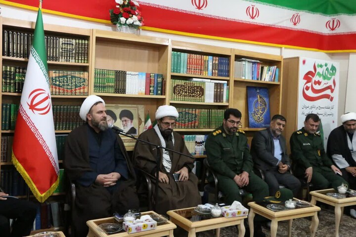 تصاویر /  دیدار بسیجیان و سپاهان با امام جمعه شهرستان خرمدره