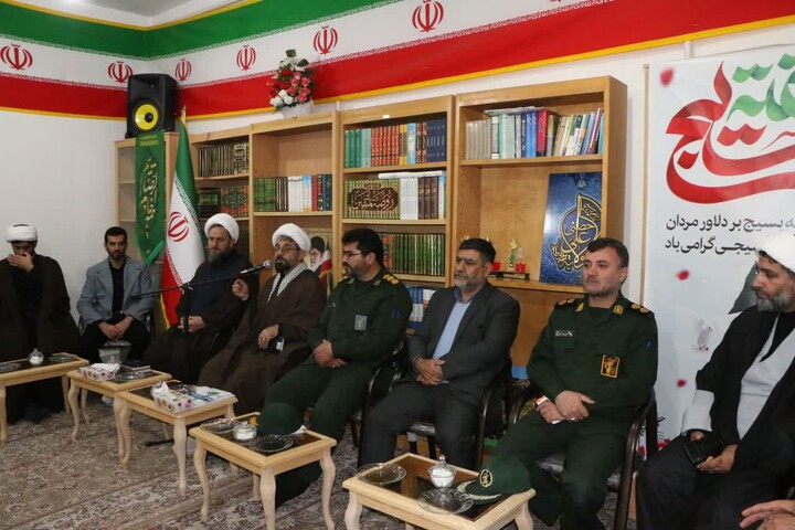 تصاویر /  دیدار بسیجیان و سپاهان با امام جمعه شهرستان خرمدره