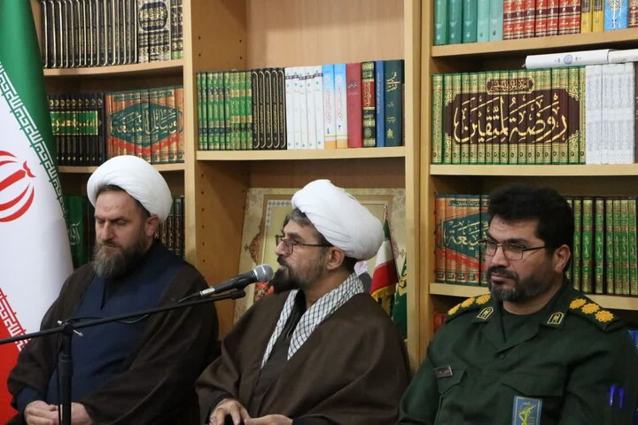 تصاویر /  دیدار بسیجیان و سپاهان با امام جمعه شهرستان خرمدره