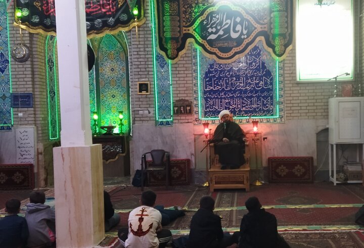 تصاویر/ اجتماع بزرگ مسجدی ها در شام شهادت حضرت فاطمه(س)