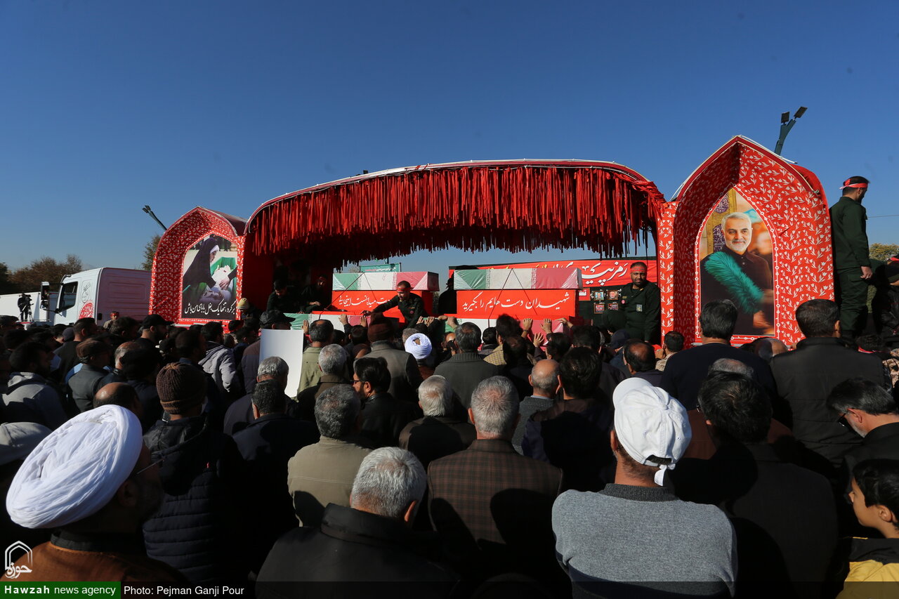تصاویر / تشییع پیکر مطهر۱۲ شهید گمنام در اصفهان