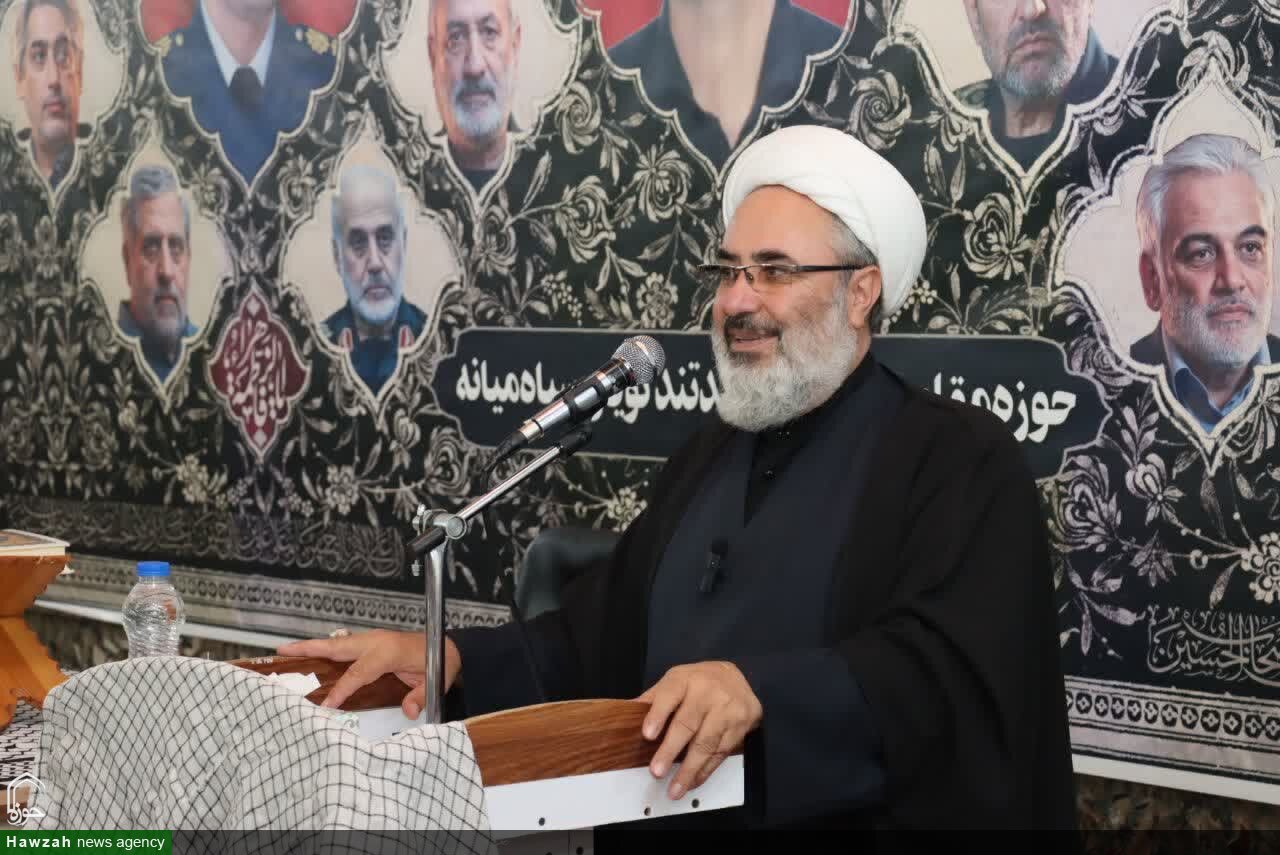 شهیدان، پرچمداران مقاومت و عزت ملت ایران‌ هستند