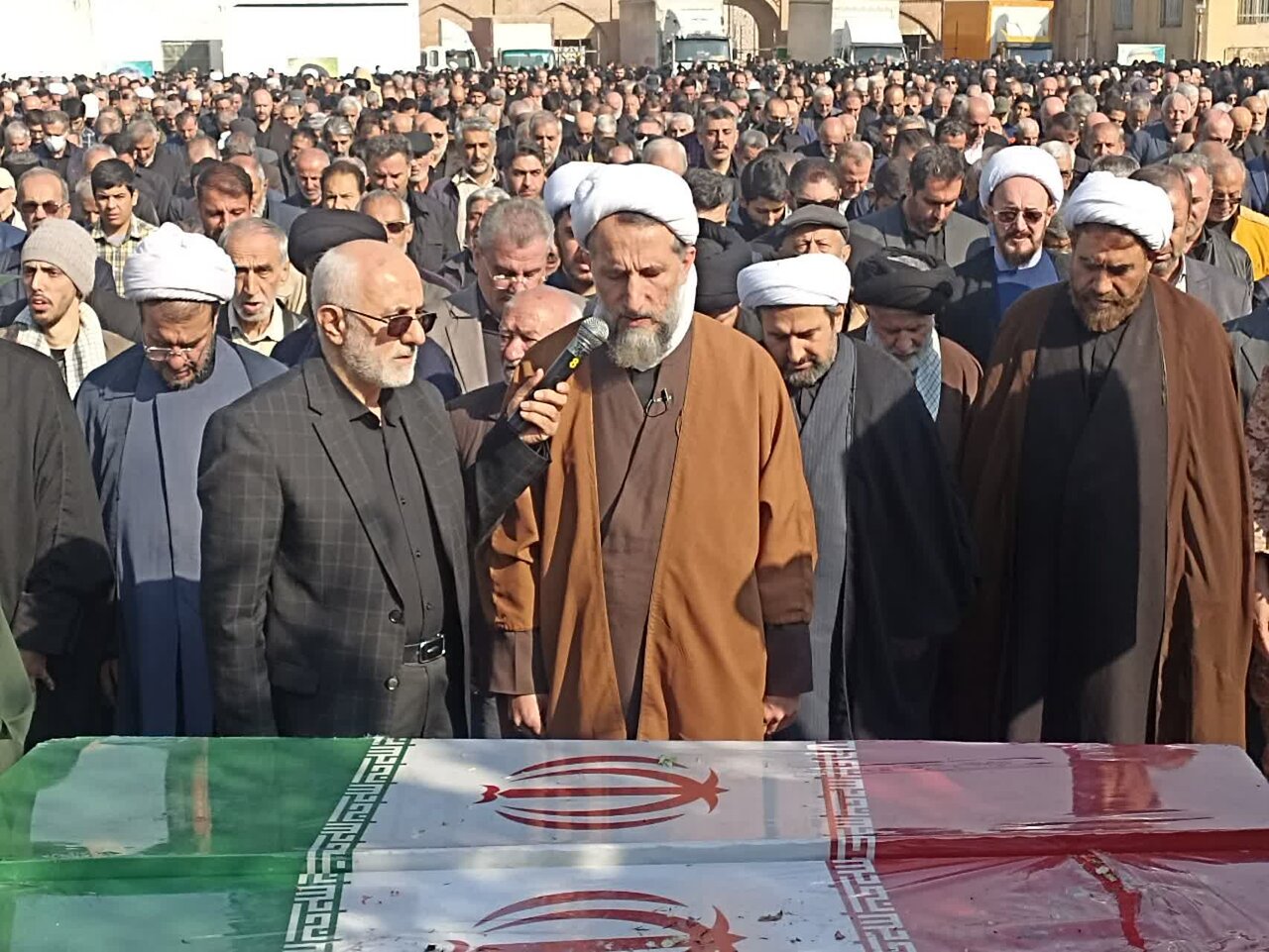 شهدا تمام وجودشان ایمان به خدا و دین بود