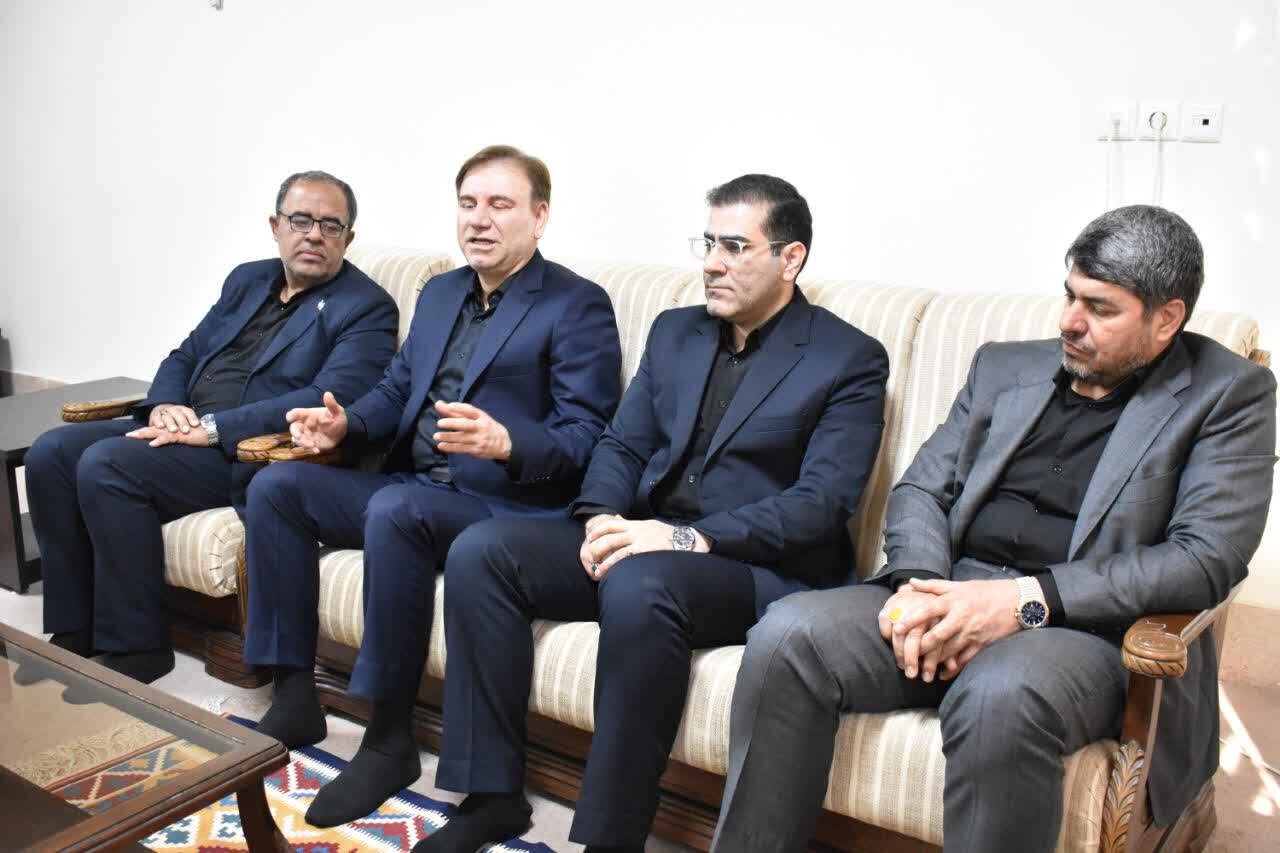 استاندار و فرمانده سپاه بوشهر با آیت الله حسینی بوشهری دیدار کردند