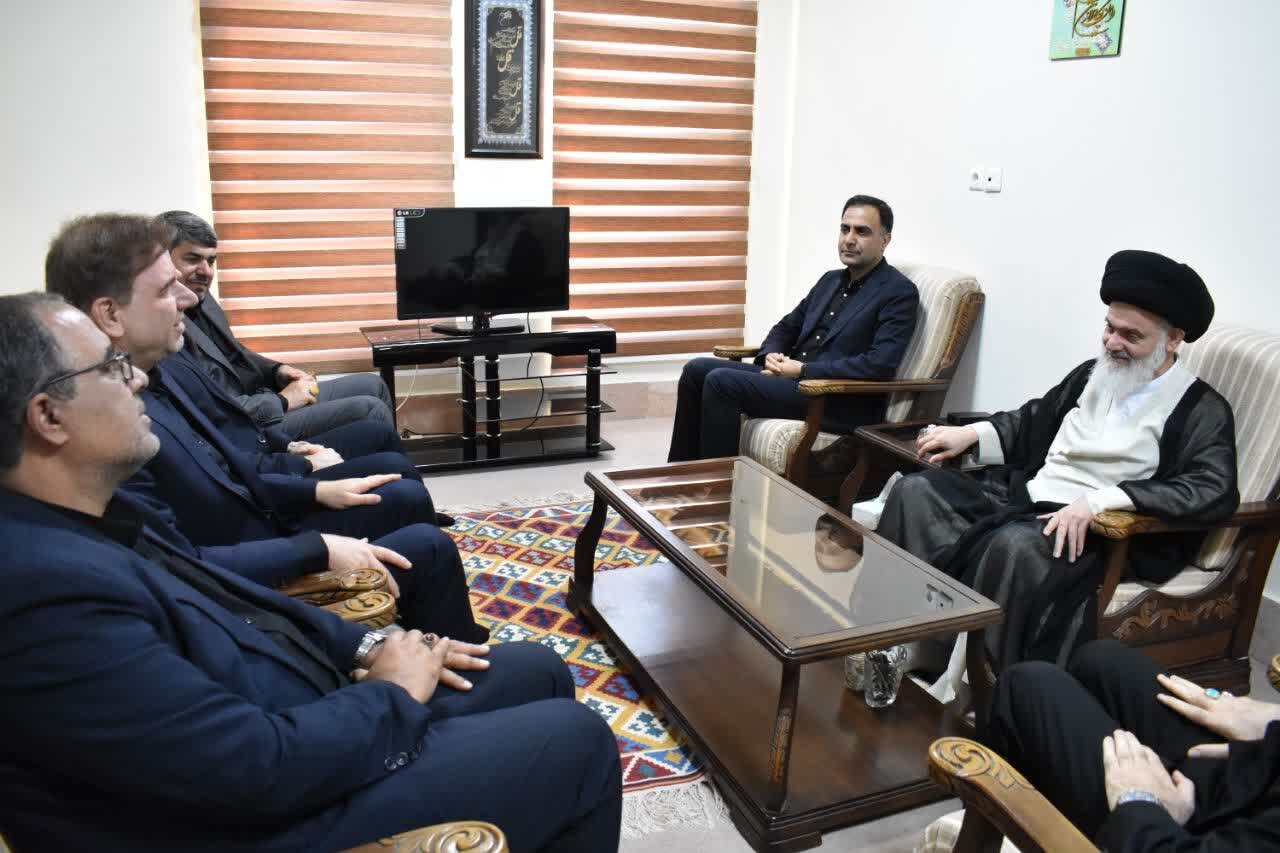 استاندار و فرمانده سپاه بوشهر با آیت الله حسینی بوشهری دیدار کردند