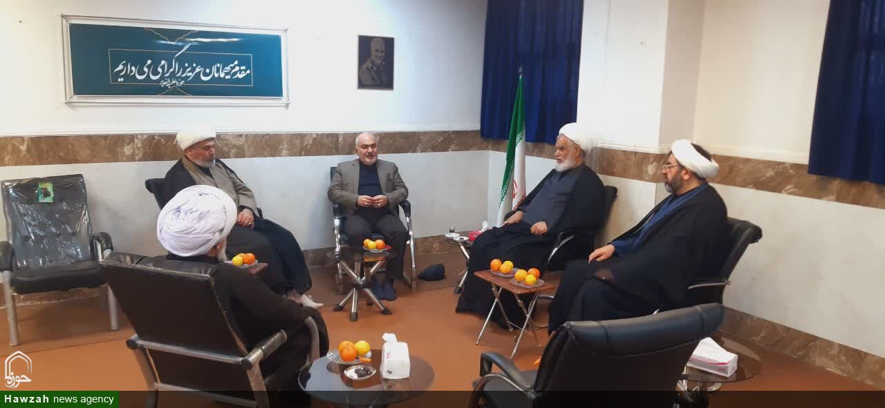 نشست نمایندگان مردم خوزستان در خبرگان رهبری در مدرسه الغدیر برگزار شد +تصاویر