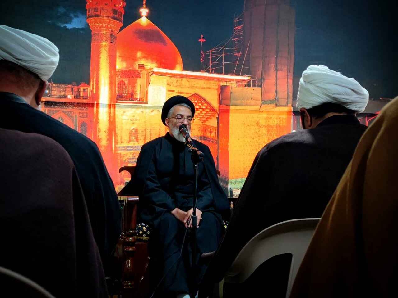 تأکید بر ضرورت تقویت بنیه علمی طلاب در جلسه درس اخلاق مدرسه علمیه جعفریه+عکس