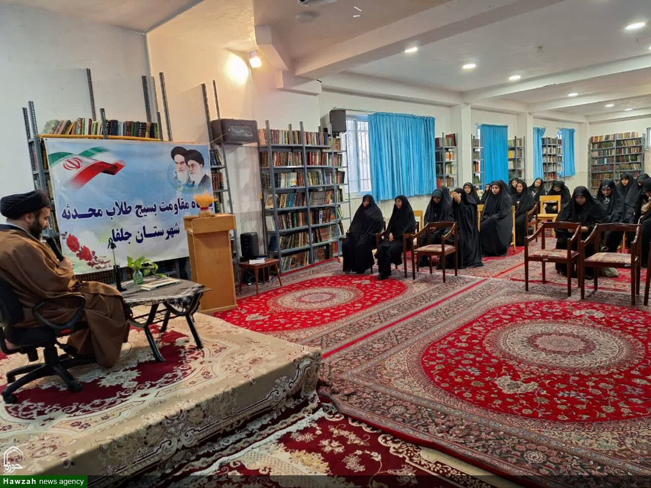 فاطمه زهرا(س) اسوه ایستادگی در برابر ظلم است