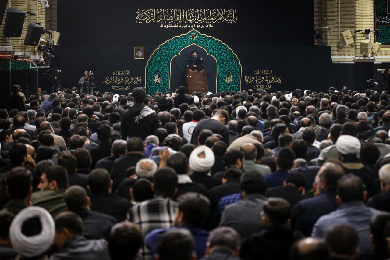 إقامة الليلة الأخيرة من عزاء ذكرى استشهاد الصديقة الطاهرة (سلام الله عليها) في حسينية الإمام الخميني (قدس سره) + صور