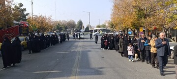 تصاویر/ مراسم عزاداری خیابانی مردم سلماس در سالروز شهادت حضرت زهرا (س)